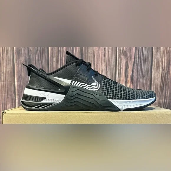 Nike Black and Gray Metcon 8 Flyease Shoes - Picture 1 of 7